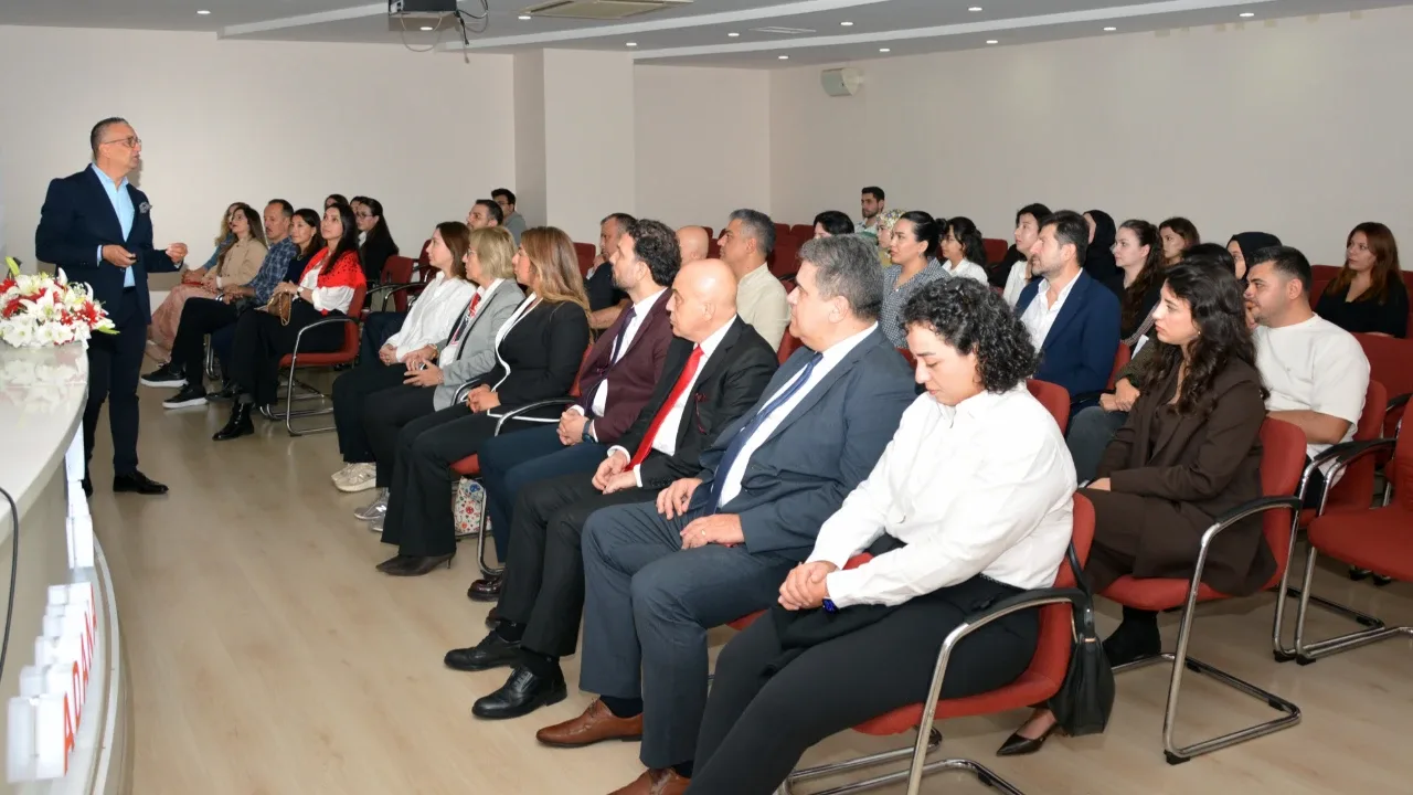 Adana Eczacı Odasında kurucu felsefe ve Atatürk konuşuldu